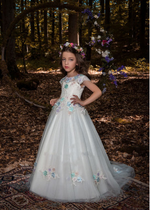 Ivory Lace Tulle Keyhole Back Elegant Flower Girl Dress